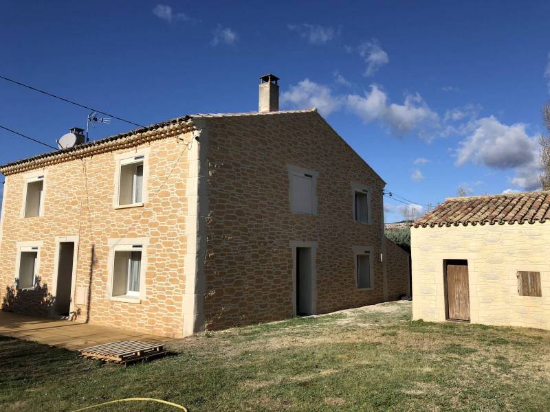 Rénovation de façade effet et imitation pierre pas cher